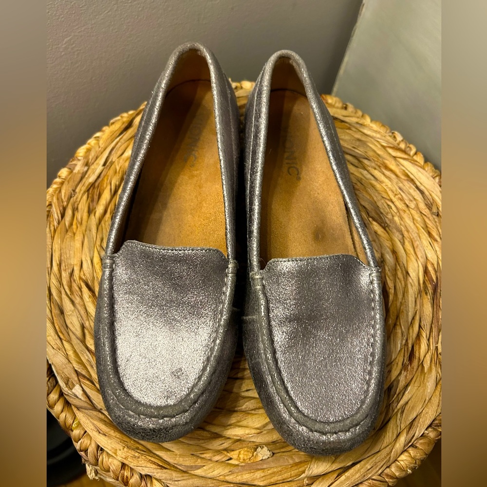 Vionic Loafer Gold Tone Size 8.5